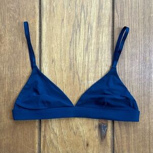 Aritzia Babaton blue bra